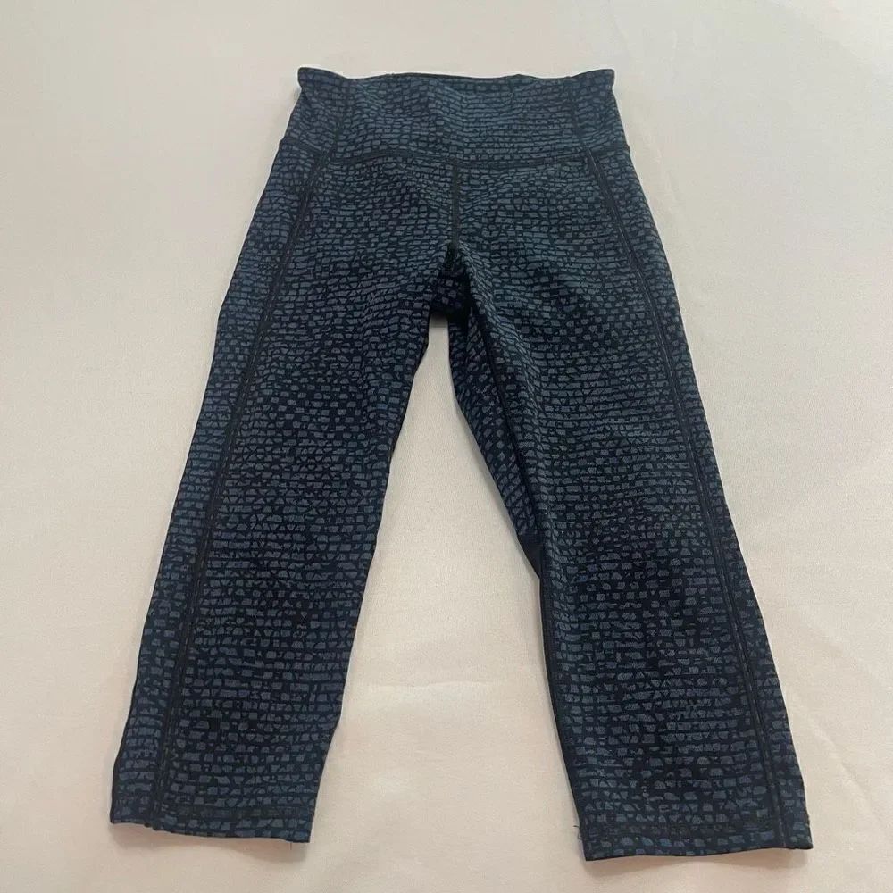 Lululemon Blue Crop Vent It Out Patterned Blue Crop Leggings Size 4